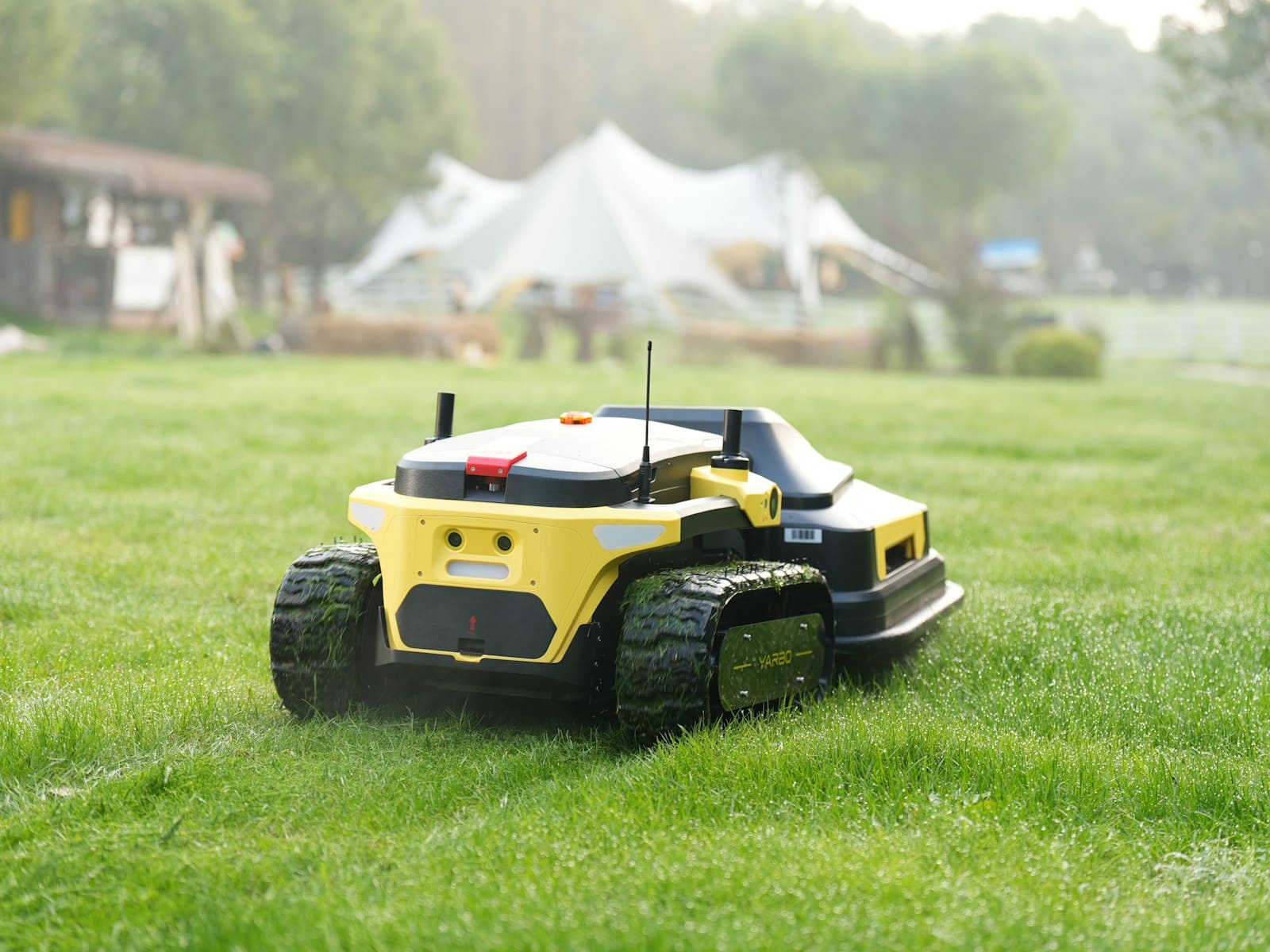 Vezeték nélküli robotfűnyíró és Segway Navimow i108
